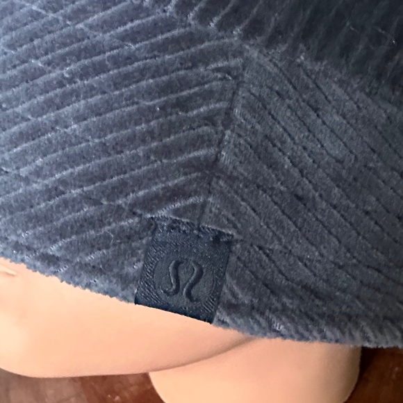 Lululemon Athletica Navy Corduroy Bucket Hat Like New S/M - Picture 2 of 6